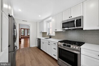 3560 New Queen St in Philadelphia, PA - Building Photo - Building Photo