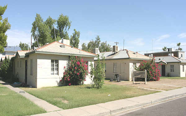 Woodbrier Apartments in Phoenix, AZ - Building Photo