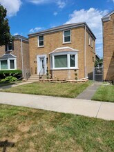 10111 S St Lawrence Ave in Chicago, IL - Building Photo - Building Photo