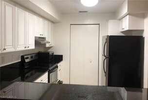 8255 Ibis Club Dr in Naples, FL - Building Photo