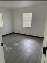 725 NW 1st Ct in Hallandale Beach, FL - Building Photo - Building Photo