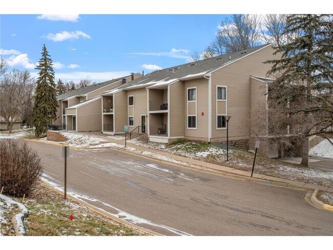 4151 Boone Ave N in Minneapolis, MN - Building Photo - Building Photo