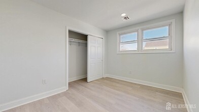 1 Hermann Ave in Carteret, NJ - Foto de edificio - Building Photo