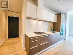 1221 Bidwell St in Vancouver, BC - Building Photo - Building Photo