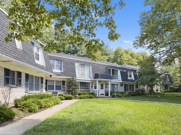 Village on the Green Apartments in River Vale, NJ - Building Photo