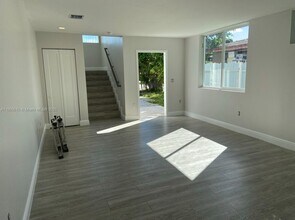 175 E 16th St in Hialeah, FL - Building Photo - Building Photo