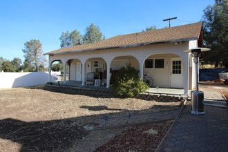 5860-5880 Live Oak Dr in Kelseyville, CA - Building Photo - Building Photo