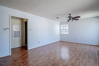 2401 Sycamore Ave in Huntsville, TX - Building Photo - Building Photo