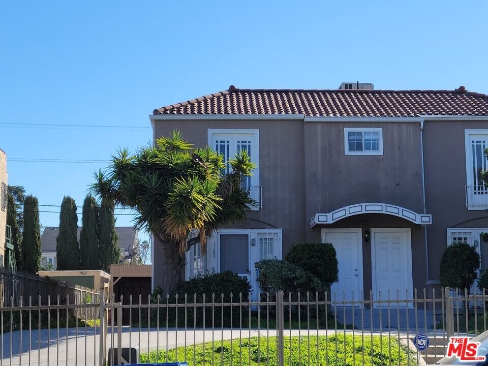 1180 S Bronson Ave in Los Angeles, CA - Building Photo