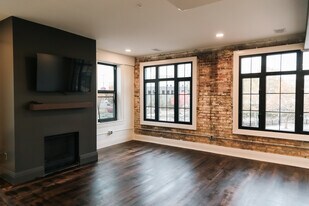 121 Michigan Ave W, Unit 121 B in Battle Creek, MI - Building Photo