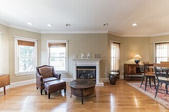 73 Lexington Ave, Unit 2 in Somerville, MA - Foto de edificio - Building Photo