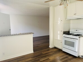 Montclair Apartments in Downey, CA - Building Photo - Building Photo