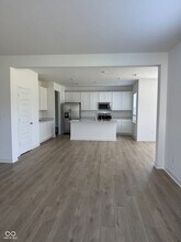 7658 Allesley Dr in Avon, IN - Foto de edificio - Building Photo