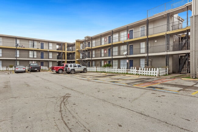 Westward Square in Houston, TX - Building Photo - Building Photo