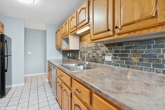 2200 S Stewart Ave in Lombard, IL - Building Photo - Building Photo