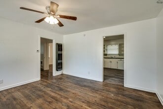 604 E 1st St in Burkburnett, TX - Building Photo - Building Photo