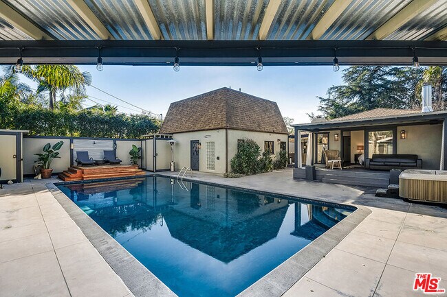 4930 Strohm Ave in Los Angeles, CA - Building Photo - Building Photo