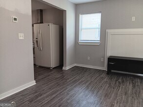 1112 Regent St SW in Atlanta, GA - Foto de edificio - Building Photo