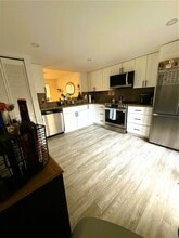 5460 SW 70th Pl N in Miami, FL - Foto de edificio - Building Photo
