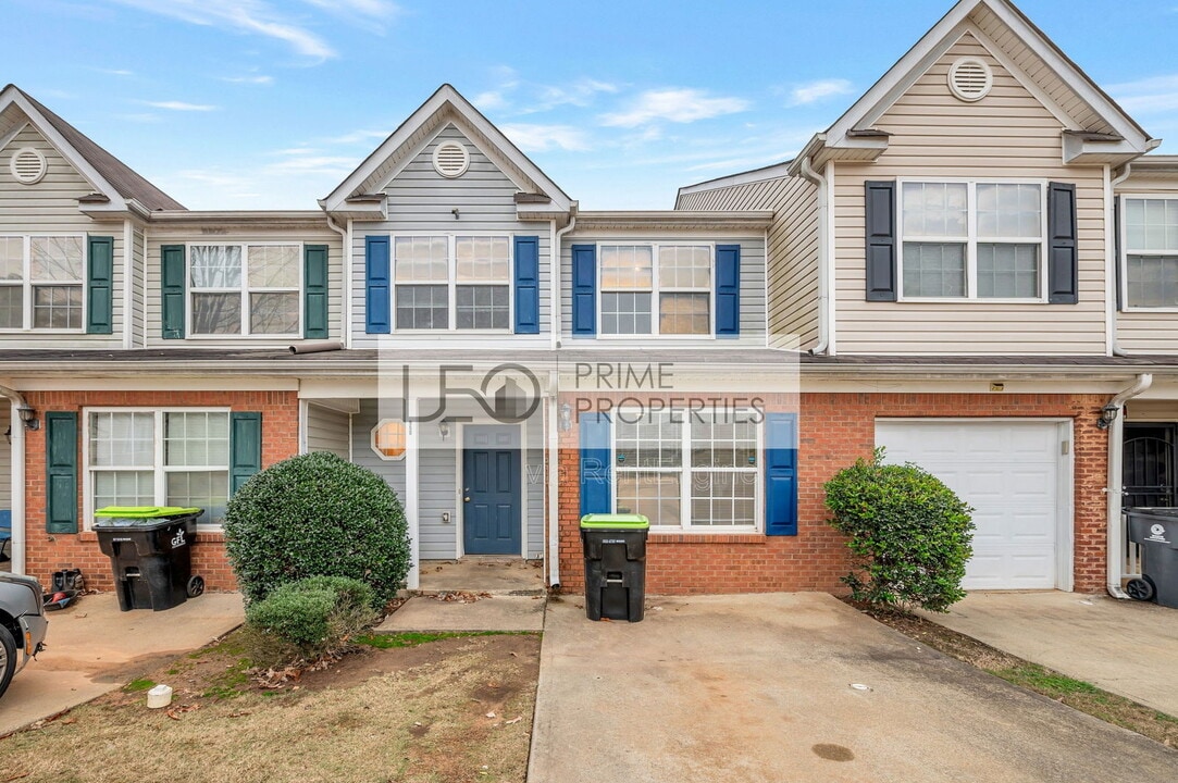 950 Parkway Rd in Union City, GA - Foto de edificio