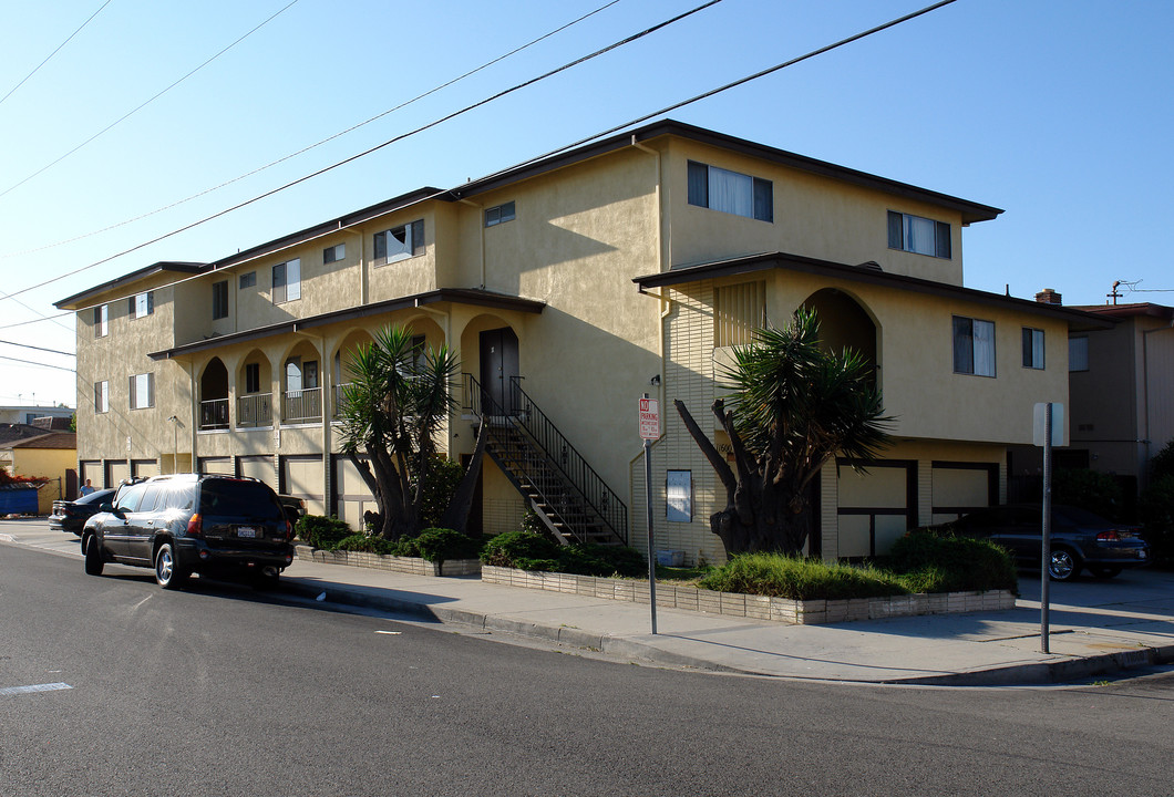 11600 Menlo Ave in Hawthorne, CA - Foto de edificio