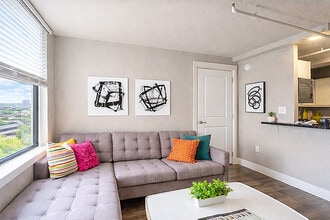 Flats on Fifth in Louisville, KY - Foto de edificio - Building Photo