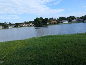 7537 Cameron Cir in Ft. Myers, FL - Foto de edificio - Building Photo