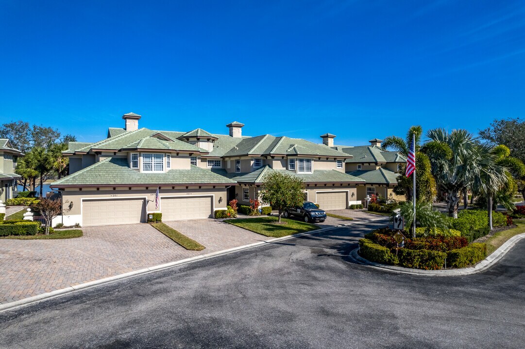 The Moorings at Edgewater in Lakewood Ranch, FL - Building Photo