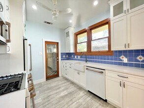 4941 10th Ave in Sacramento, CA - Building Photo - Building Photo