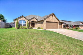 1713 Pinewood Dr in Moore, OK - Building Photo - Building Photo