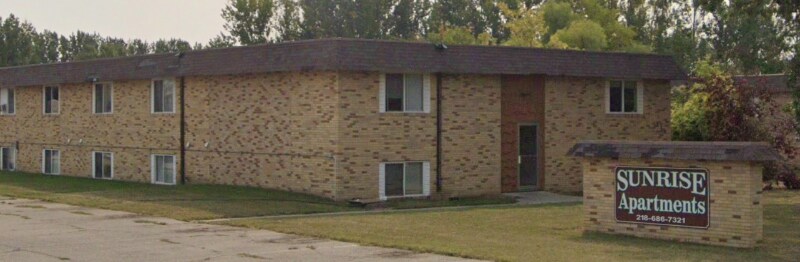 320 Oak Ave N in Thief River Falls, MN - Building Photo