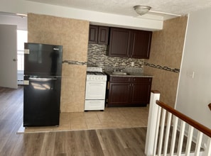 76 Union Ave in Irvington, NJ - Foto de edificio - Building Photo