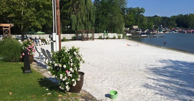 5 Candlewood Acres Rd in Brookfield, CT - Building Photo - Building Photo