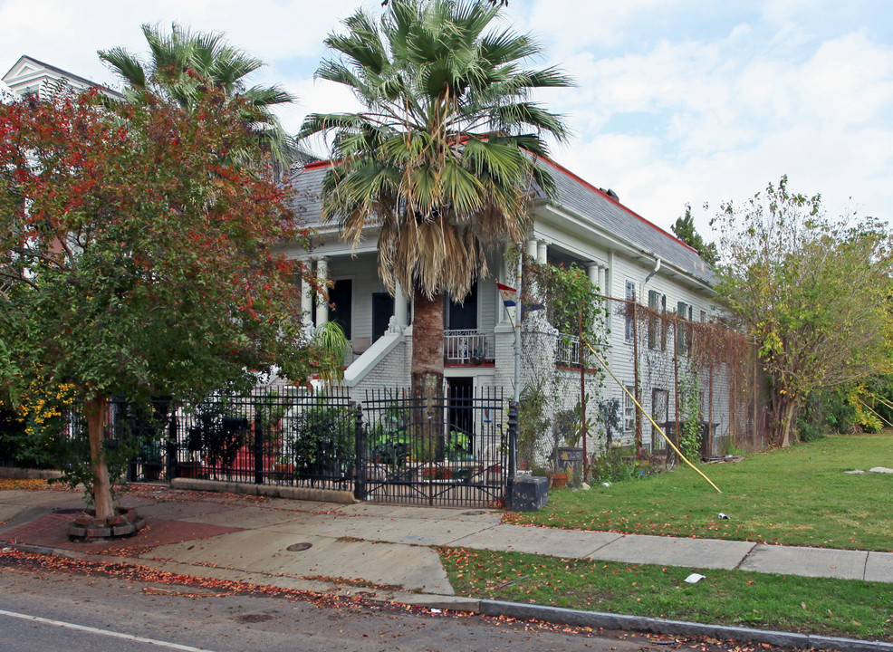 1219 Esplanade Ave in New Orleans, LA - Foto de edificio