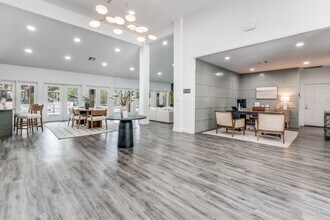 Creekstone in Austin, TX - Building Photo - Building Photo