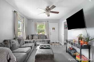 1530 Quarry Ave NW in Grand Rapids, MI - Building Photo - Building Photo