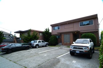 2480 Dexter Ave N in Seattle, WA - Building Photo - Building Photo