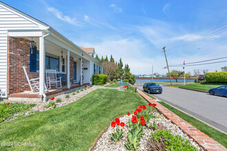 67 N Farragut Ave in Manasquan, NJ - Foto de edificio - Building Photo