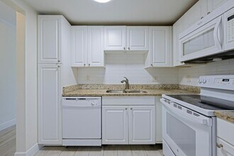 1505 Crescent Cir in West Palm Beach, FL - Building Photo - Building Photo