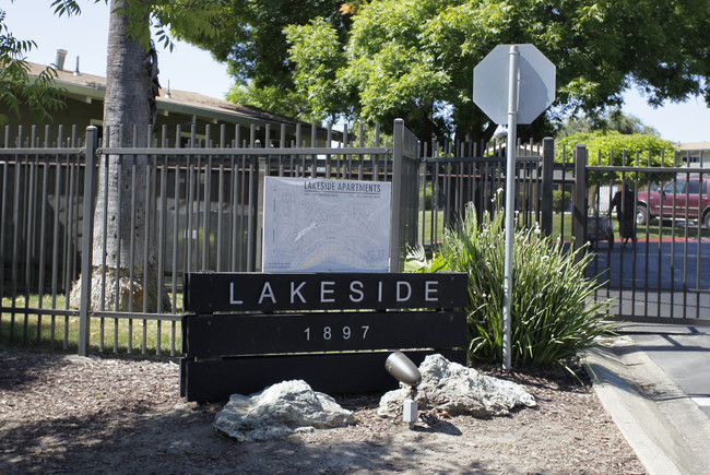 Lakeside Apartments in Concord, CA - Foto de edificio - Building Photo