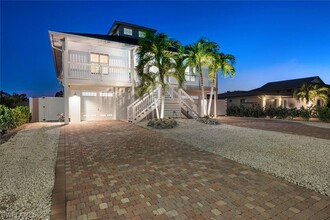 2736 Gulfview Dr in Naples, FL - Building Photo - Building Photo