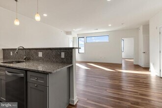 2411 Kensington Ave in Philadelphia, PA - Building Photo - Building Photo