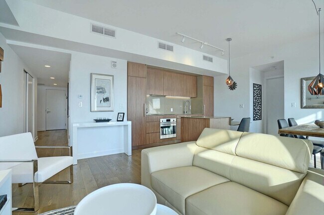 1055 Rue de la Montagne in Montréal, QC - Building Photo - Building Photo