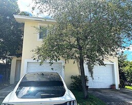 5912 Pierce St in Hollywood, FL - Building Photo