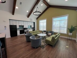 Landry Commons in Lafayette, LA - Building Photo - Building Photo