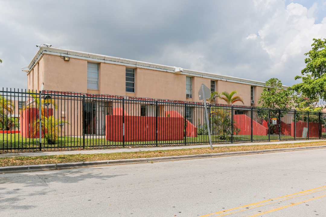 Central Area Apartments in Miami, FL - Foto de edificio