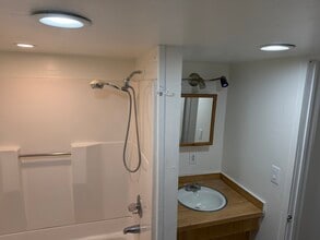 193 E 1st St, Unit 3 in Clifton, NJ - Building Photo - Building Photo