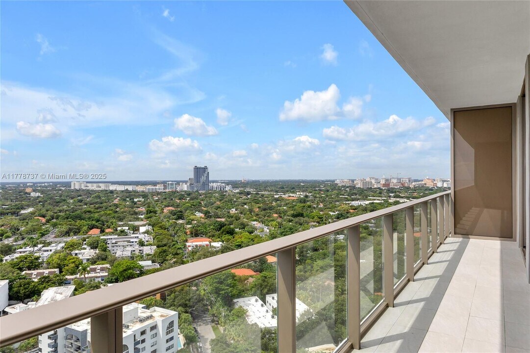 2678 Tigertail Ave, Unit 1903 in Miami, FL - Building Photo