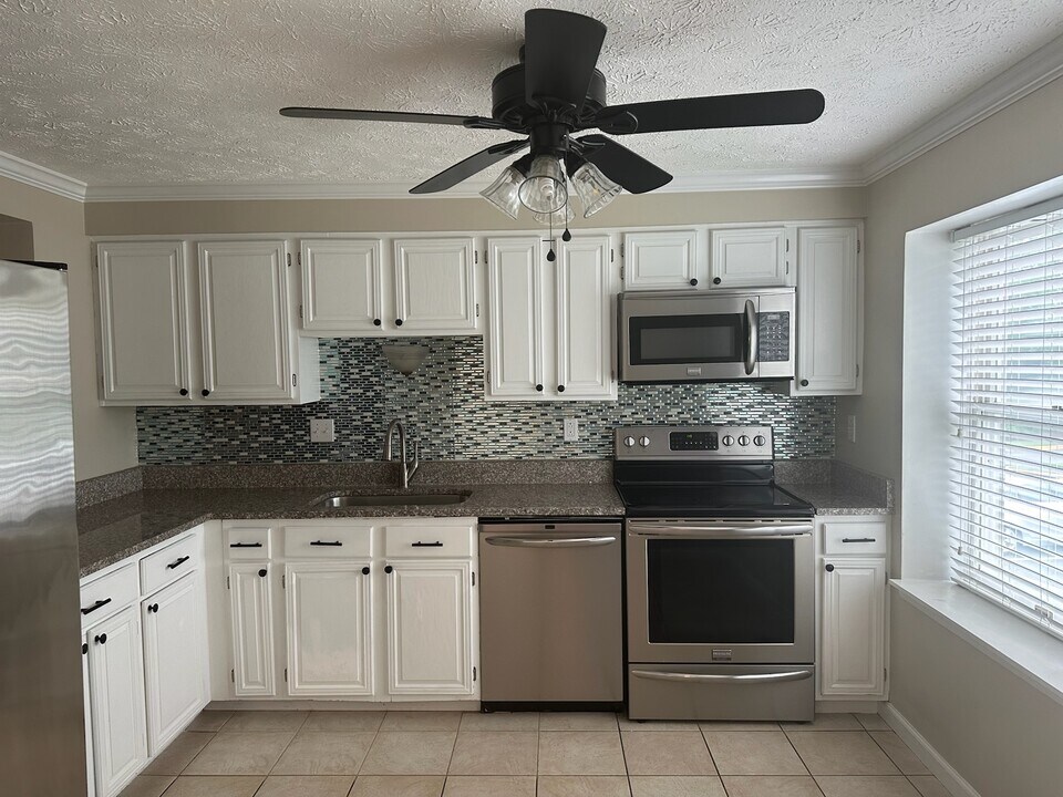 19048 Partridge Wood Dr in Germantown, MD - Building Photo