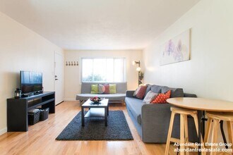 17 Oxford Cir, Unit 1 in Belmont, MA - Building Photo - Building Photo